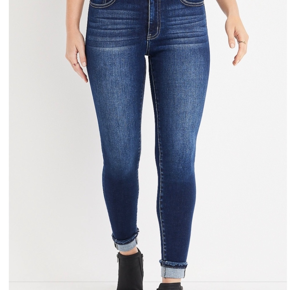 KanCan™ High Rise Frayed Cuff Skinny NWT